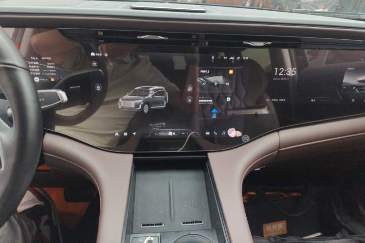 Used EXEED Lanyue 2025 400T Four-Wheel Drive Starry Edition 7-Seater Audio And AC Panel