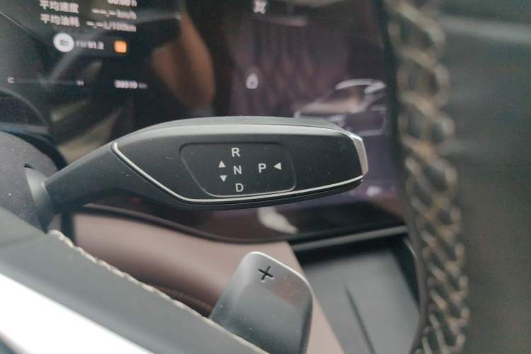 Used EXEED Lanyue 2025 400T Four-Wheel Drive Starry Edition 7-Seater Gear Lever
