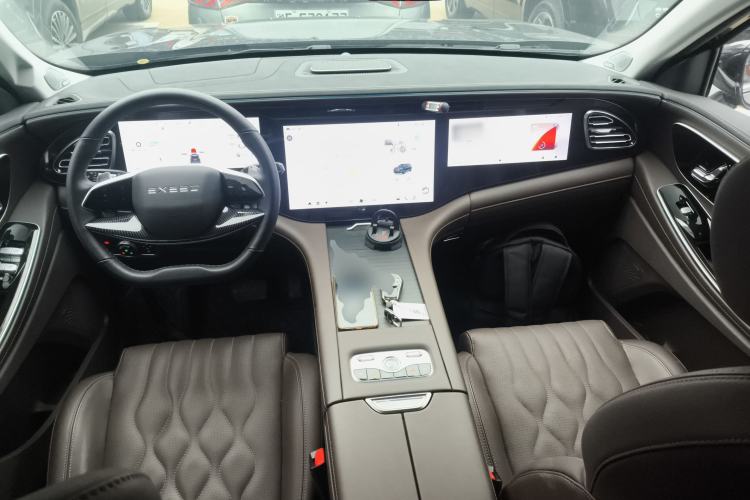 Used EXEED Lanyue 2025 400T Four-Wheel Drive Starry Edition 7-Seater Interior 2