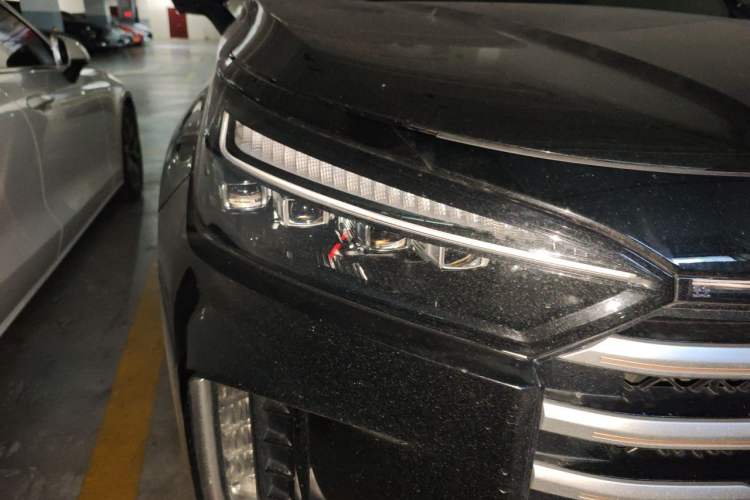Used EXEED Lanyue 2025 400T Four-Wheel Drive Star Prestige Edition 6 Seats Right Front Headlight