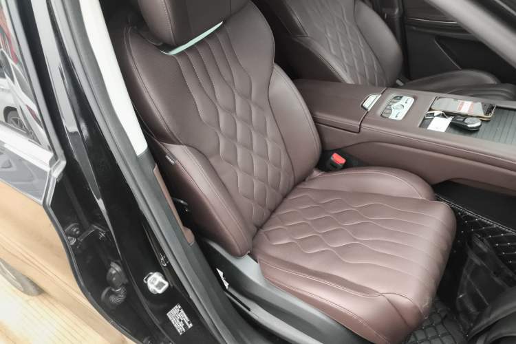 Used EXEED Lanyue 2025 400T Four-Wheel Drive Starry Edition 7-Seater Right Front Seat