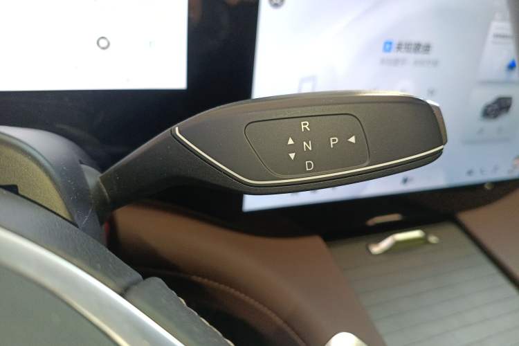 Used EXEED Lanyue 2025 400T Four-Wheel Drive Starry Edition 7-Seater Gear Lever