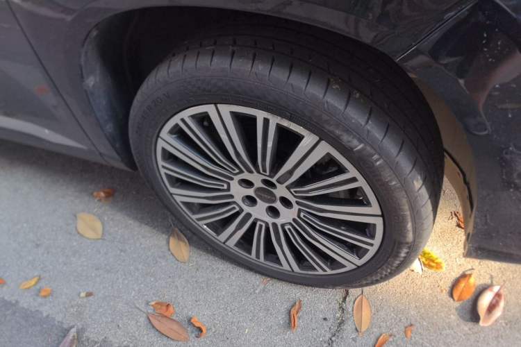 Used EXEED Lanyue 2026 400T Four-Wheel-Drive Flying Fish Edition 6-Seater Right Front Wheel Hub