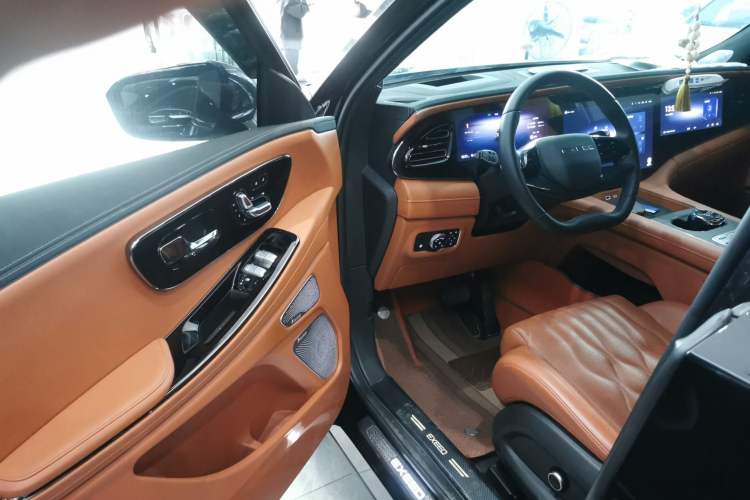 Used EXEED Lanyue C-DM 2025 180 Ultra-Long Range Ultra All-Wheel Drive 7-Seater Driver Seat