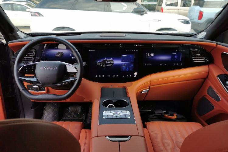 Used EXEED Lanyue C-DM 2025 180 Ultra-Long Range Ultra All-Wheel Drive 6-Seater Center Console