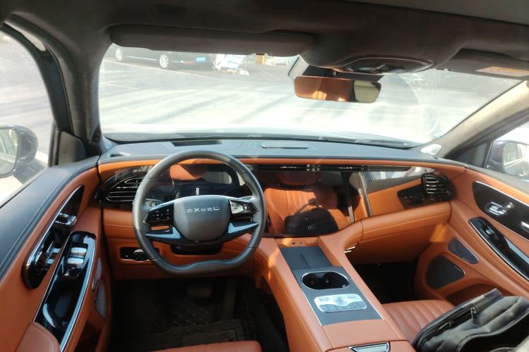 Used EXEED Lanyue C-DM 2025 180 Ultra-Long Range Ultra All-Wheel Drive 6-Seater Center Console