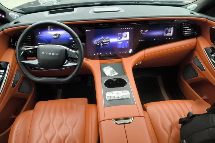 Used EXEED Lanyue C-DM 2025 180 Ultra-Long Range Ultra All-Wheel Drive 6-Seater Center Console