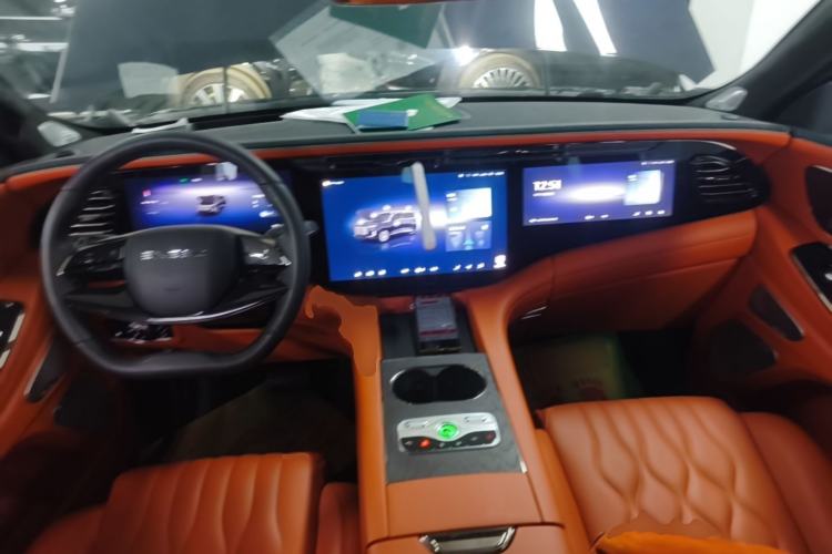 Used EXEED Lanyue C-DM 2025 180 Ultra-Long Range Ultra All-Wheel Drive 6-Seater Center Console