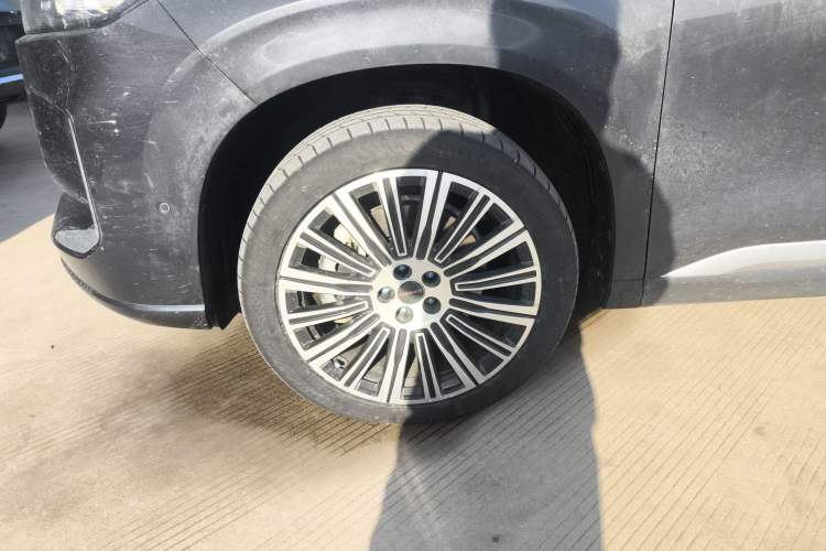 Used EXEED Lanyue C-DM 2025 180 Ultra-Long Range Max All-Wheel Drive 6-Seater Left Front Wheel Hub