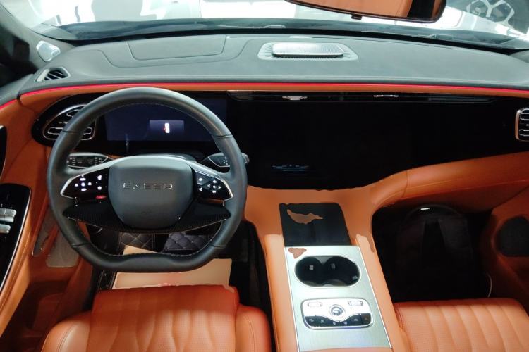 Used EXEED Lanyue C-DM 2025 180 Ultra-Long Range Max All-Wheel Drive 6-Seater Center Console