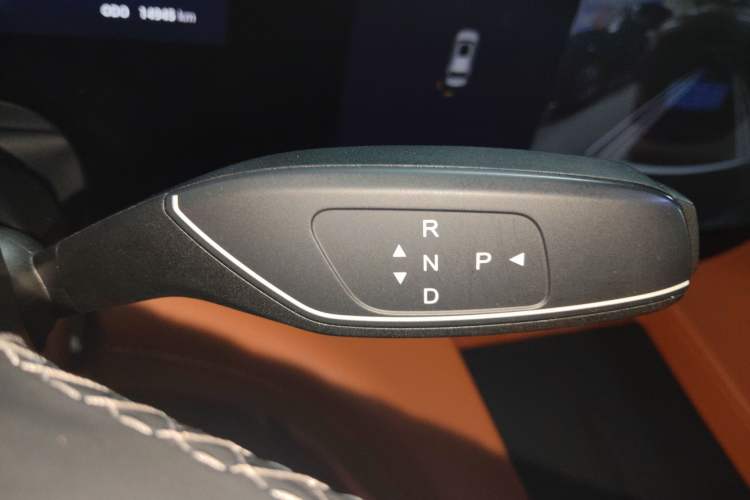 Used EXEED Lanyue C-DM 2025 180 Ultra-Long Range Max All-Wheel Drive 6-Seater Gear Lever