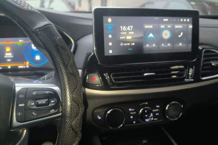 Used EXEED Lingyun 2020 1.6T Two-Wheel Drive Star Edition Audio And AC Panel