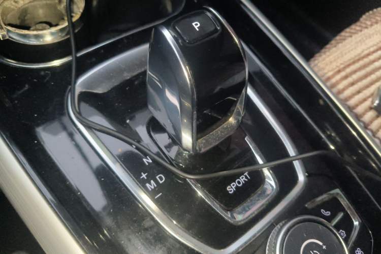 Used EXEED Lingyun 2020 1.6T Two-Wheel Drive Star Edition Gear Lever