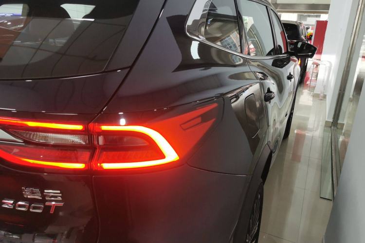 Used EXEED Lingyun 2025 300T Two-Wheel Drive Starry Edition Exterior 5