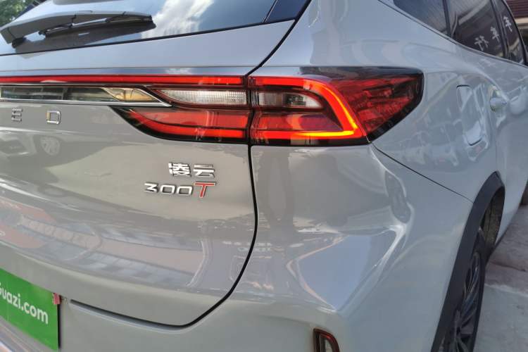 Used EXEED Lingyun 2023 300T Two-Wheel Drive Starry Edition Right Rear Taillight