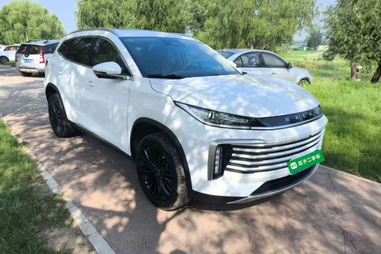 Used EXEED Lingyun 2024 300T Two-Wheel Drive Starlight Edition Exterior 2