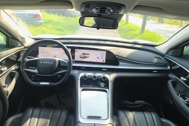 Used EXEED Lingyun 2024 300T Two-Wheel Drive Starlight Edition Interior 1