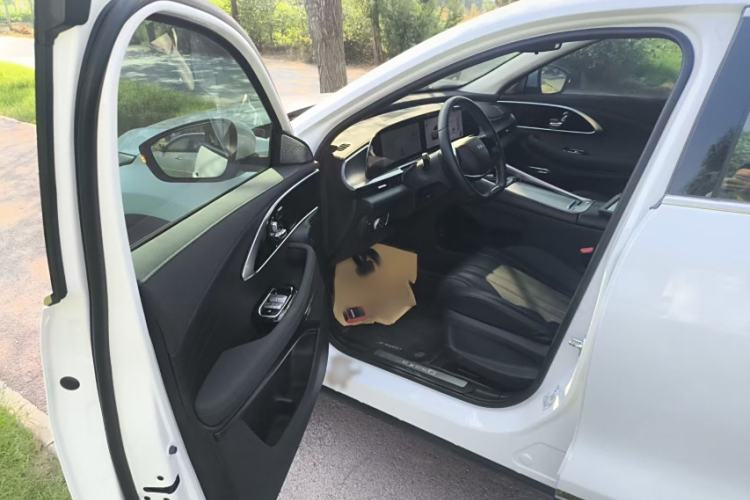 Used EXEED Lingyun 2024 300T Two-Wheel Drive Starlight Edition Interior 2