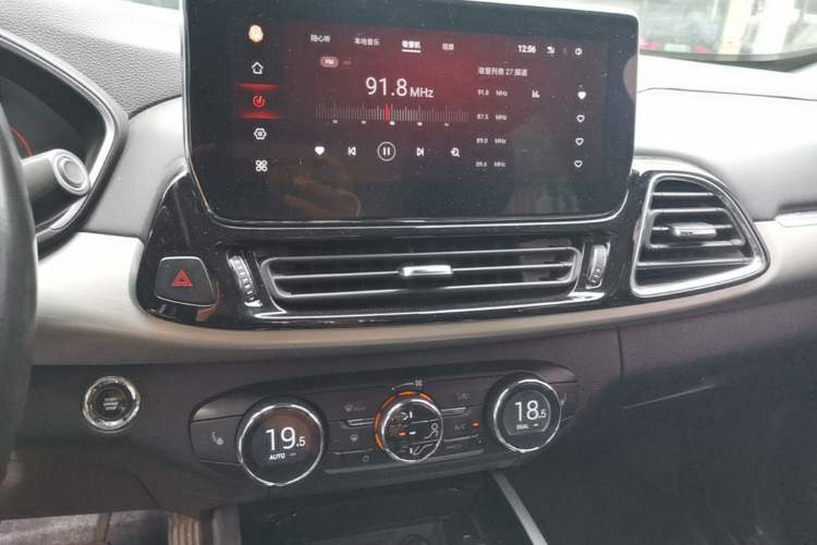 Used EXEED Lingyun 2019 1.6T Two-Wheel Drive Diamond Edition Audio And AC Panel