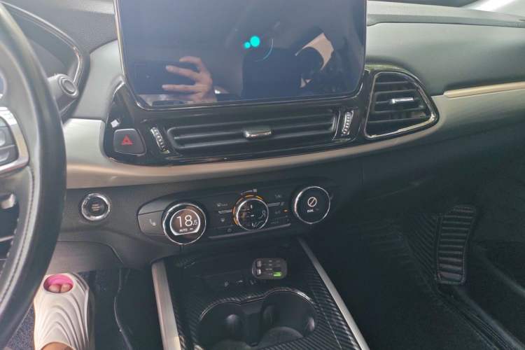Used EXEED Lingyun 2019 1.6T Four-Wheel Drive Flagship Edition Audio And AC Panel