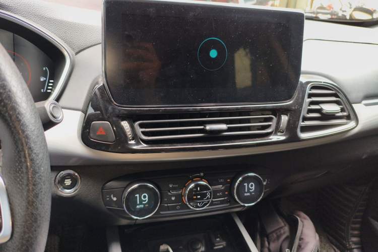 Used EXEED Lingyun 2019 1.6T Two-Wheel Drive Diamond Edition Audio And AC Panel