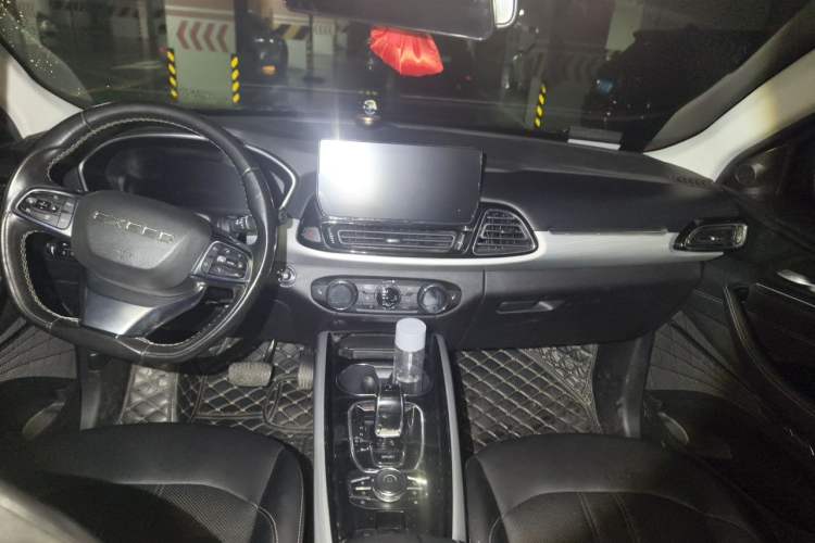 Used EXEED Lingyun 2019 1.6T Two-Wheel Drive Diamond Edition Center Console