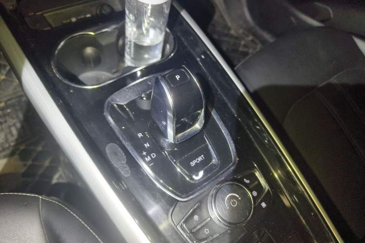 Used EXEED Lingyun 2019 1.6T Two-Wheel Drive Diamond Edition Gear Lever