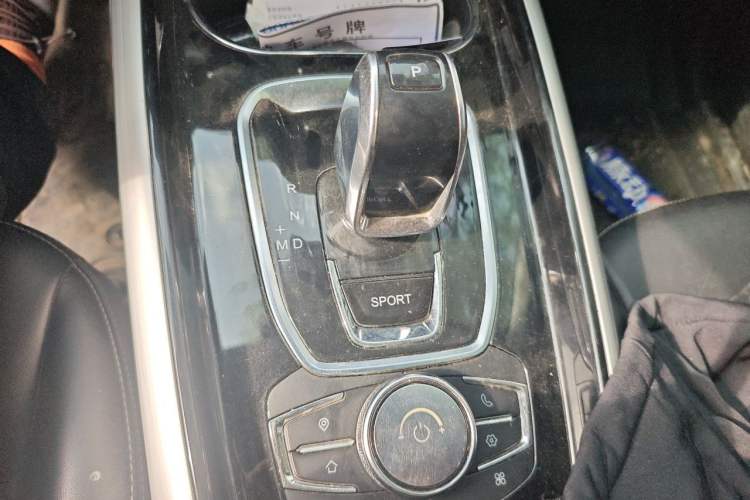 Used EXEED Lingyun 2019 1.6T Two-Wheel Drive Diamond Edition Gear Lever
