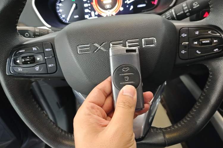 Used EXEED Lingyun 2019 1.6T Two-Wheel-Drive Platinum Edition Vehicle Key