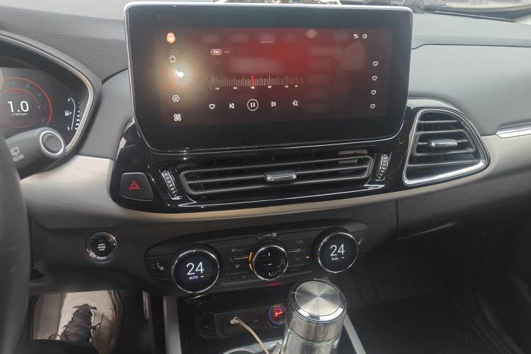 Used EXEED Lingyun 2019 1.6T Two-Wheel Drive Diamond Edition Audio And AC Panel