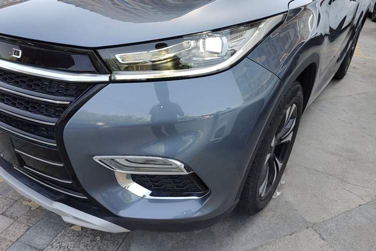 Used EXEED Lingyun 2019 1.6T Two-Wheel-Drive Platinum Edition Left Front Headlight