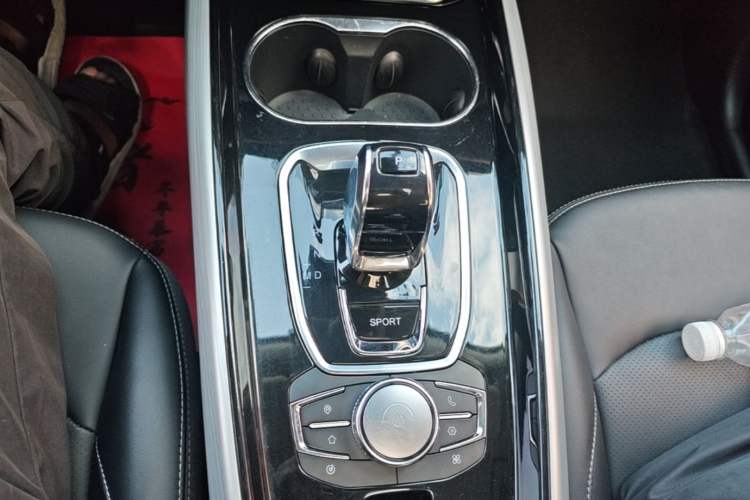 Used EXEED Lingyun 2019 1.6T Two-Wheel Drive Diamond Edition Gear Lever