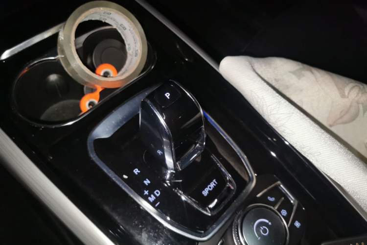Used EXEED Lingyun 2019 1.6T Two-Wheel Drive Diamond Edition Gear Lever