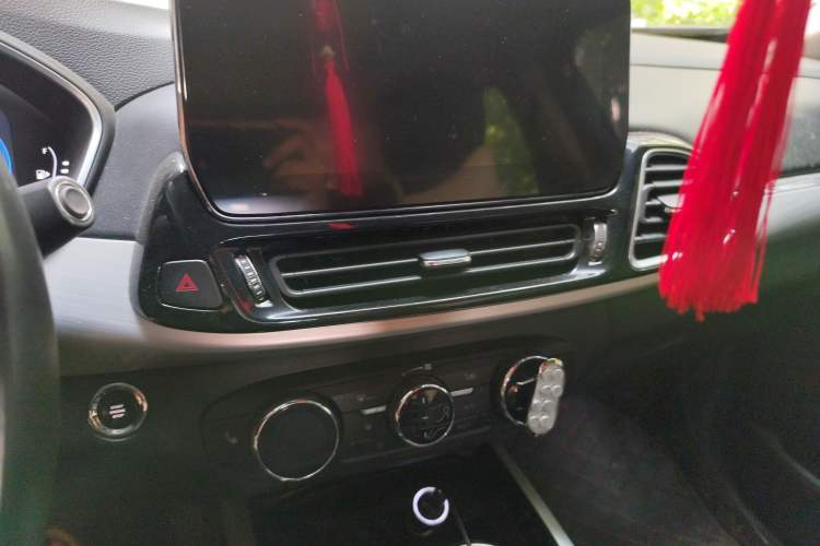 Used EXEED Lingyun 2019 1.6T Two-Wheel Drive Star曜 Edition Audio And AC Panel