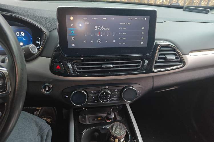 Used EXEED Lingyun 2019 1.6T Four-Wheel Drive Flagship Edition Audio And AC Panel