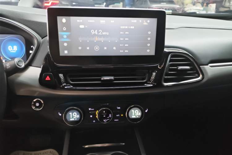 Used EXEED Lingyun 2019 1.6T Two-Wheel Drive Diamond Edition Audio And AC Panel