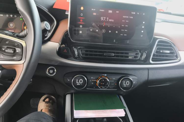 Used EXEED Lingyun 2019 1.6T Two-Wheel Drive Diamond Edition Audio And AC Panel