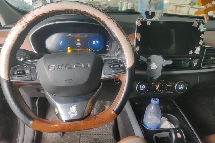 Used EXEED Lingyun 2019 1.6T Two-Wheel Drive Diamond Edition Center Console