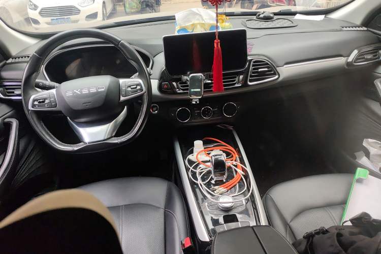 Used EXEED Lingyun 2019 1.6T Two-Wheel Drive Diamond Edition Center Console