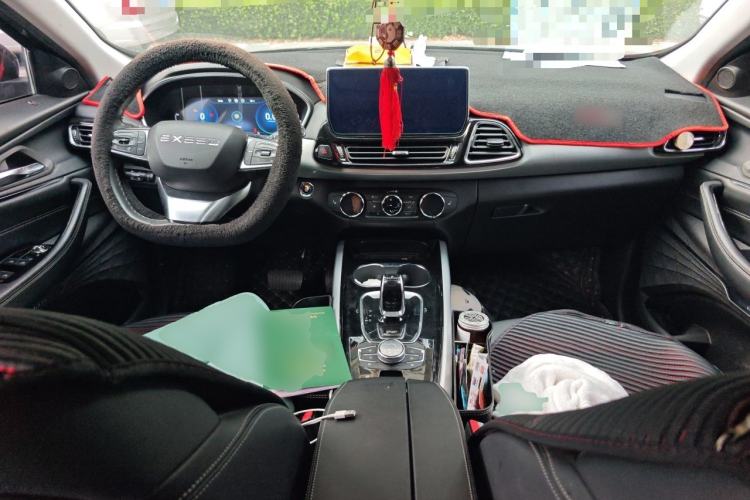 Used EXEED Lingyun 2019 1.6T Two-Wheel Drive Diamond Edition Center Console