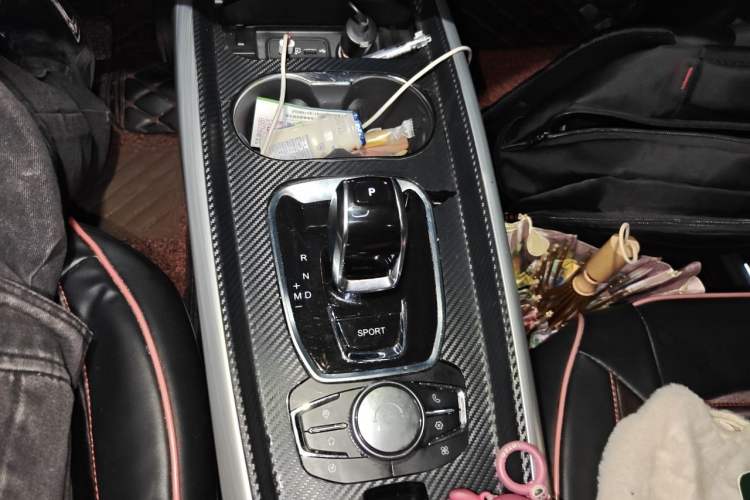 Used EXEED Lingyun 2019 1.6T Two-Wheel Drive Diamond Edition Gear Lever