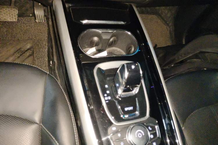 Used EXEED Lingyun 2019 1.6T Two-Wheel Drive Star曜 Edition Gear Lever