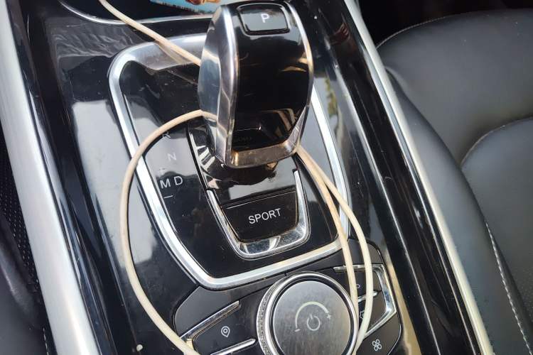 Used EXEED Lingyun 2019 1.6T Two-Wheel Drive Diamond Edition Gear Lever