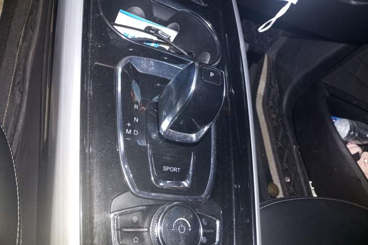 Used EXEED Lingyun 2019 1.6T Two-Wheel Drive Diamond Edition Gear Lever