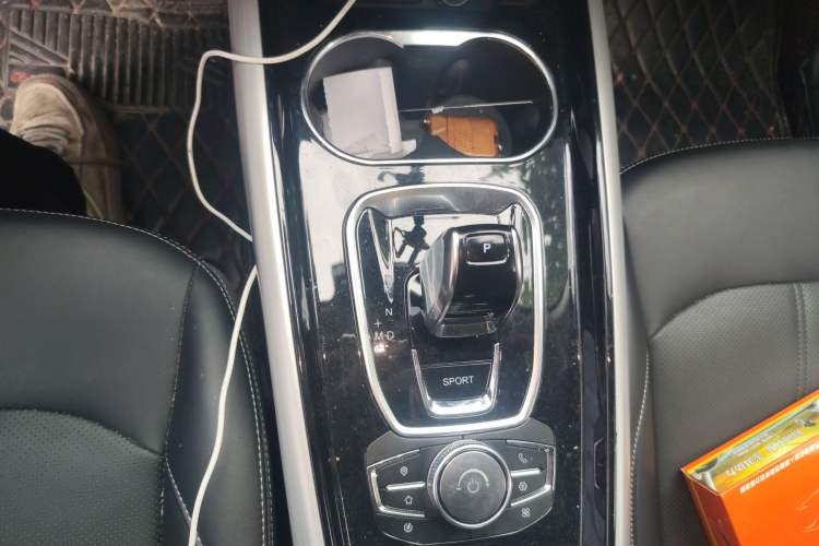 Used EXEED Lingyun 2019 1.6T Two-Wheel Drive Diamond Edition Gear Lever