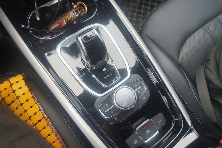 Used EXEED Lingyun 2019 1.6T Two-Wheel Drive Diamond Edition Gear Lever