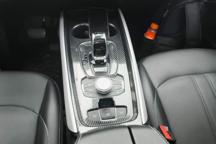 Used EXEED Lingyun 2019 1.6T Two-Wheel Drive Diamond Edition Gear Lever