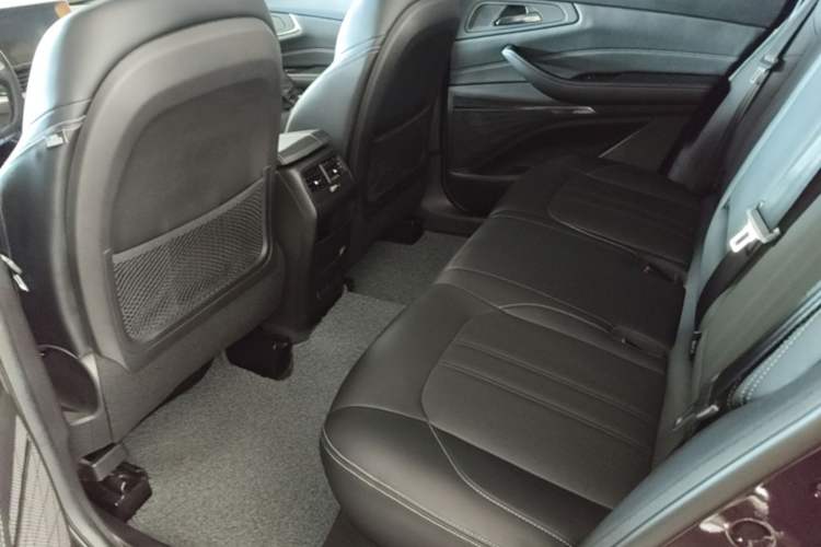 Used EXEED Lingyun 2019 1.6T Two-Wheel Drive Diamond Edition Left Rear Seat