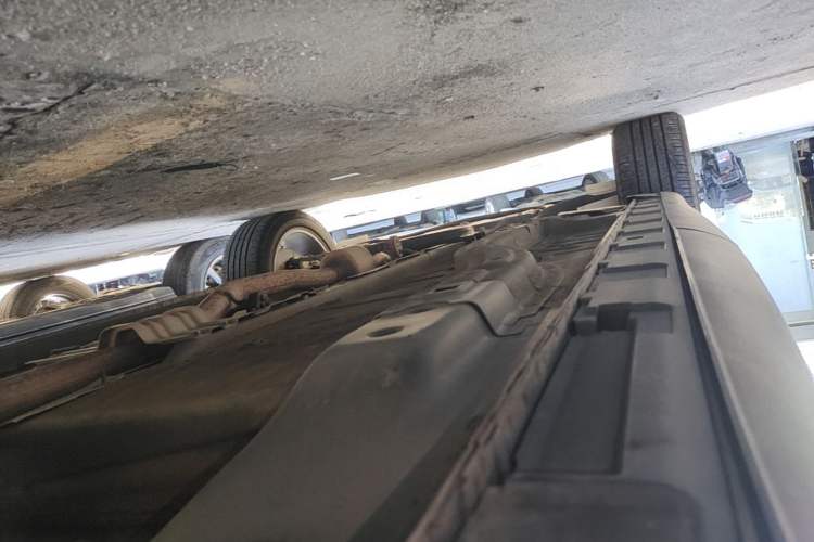 Used EXEED Lingyun 2019 1.6T Two-Wheel Drive Diamond Edition Left Side Sill