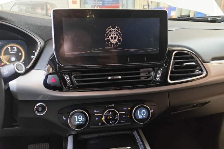 Used EXEED Lingyun 2019 1.6T Two-Wheel Drive Diamond Edition Audio And AC Panel